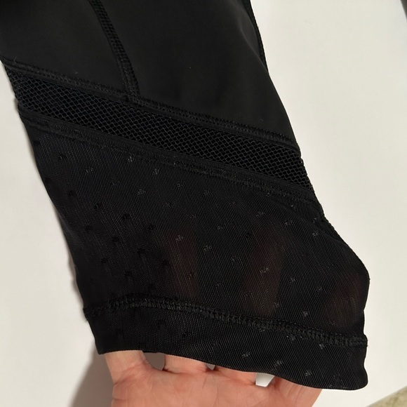 Lululemon Just Breathe Black Crop 21.5” Mesh Dot Mid Rise Athletic Leggings Sz 4 - Picture 12 of 14